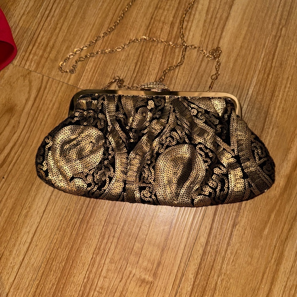Lulu Townsend Gold & Black Sequin Evening Clutch with Chain - Picture 5 of 15